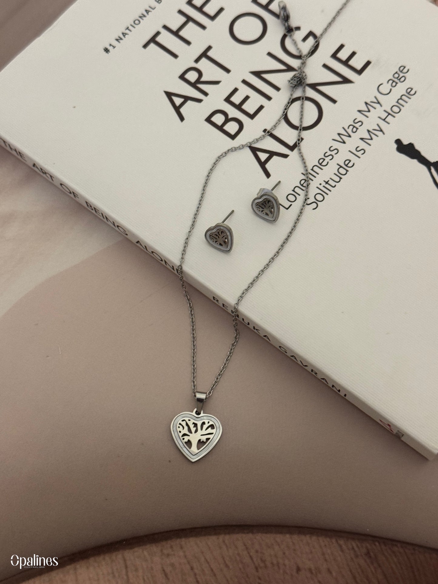 The Glamorous Anti-Tarnish Silver Love Necklace