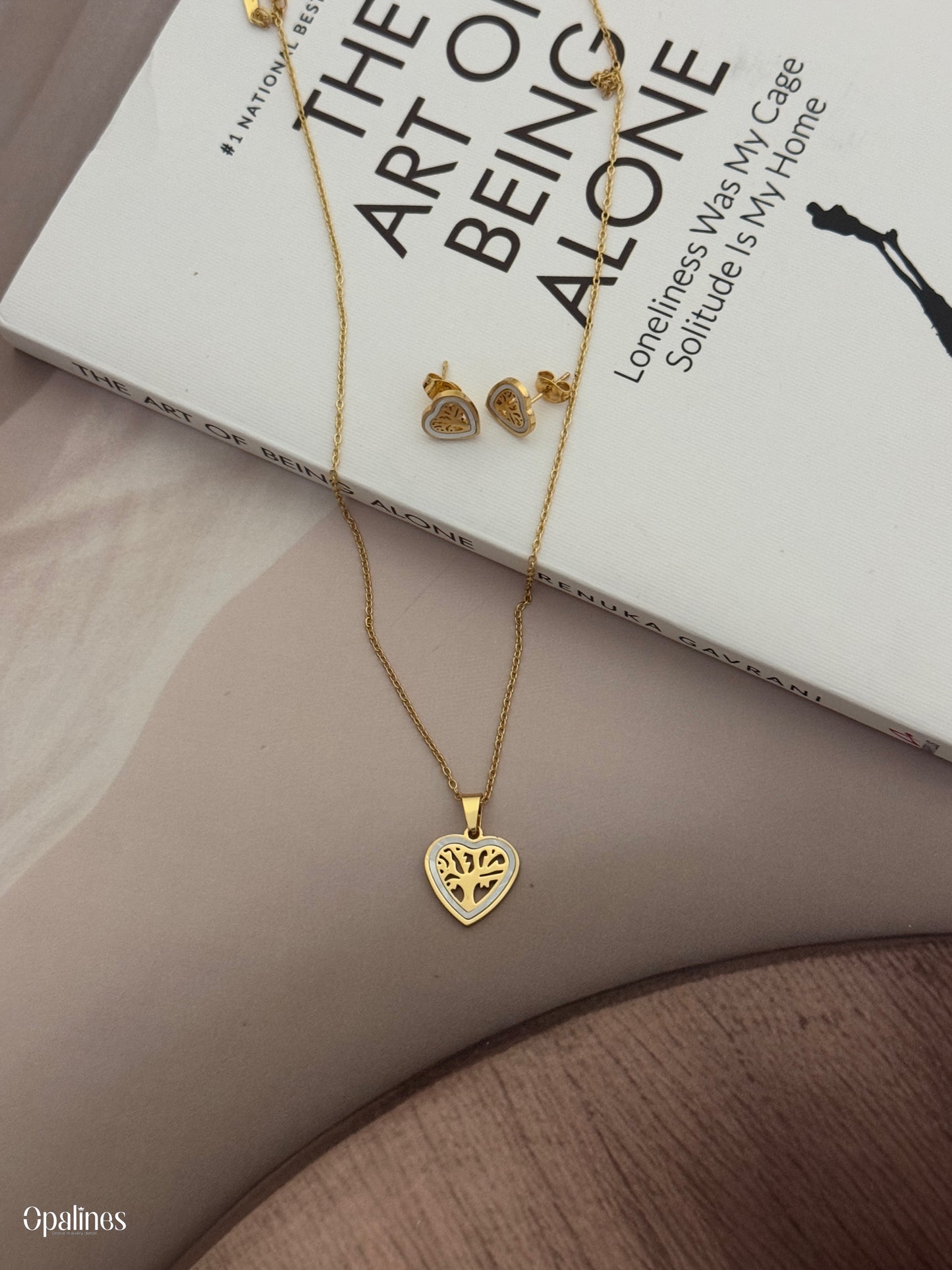 The Glamorous Anti-Tarnish Golden Love Necklace