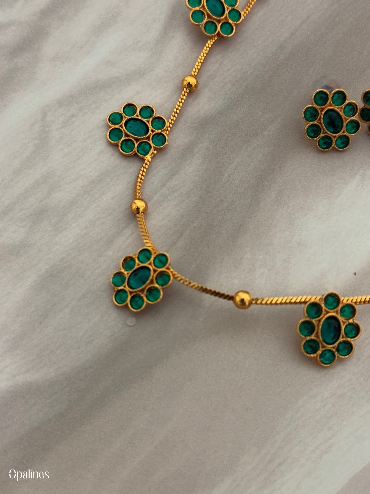 Minimalist Floral Charm Necklace With Earrings