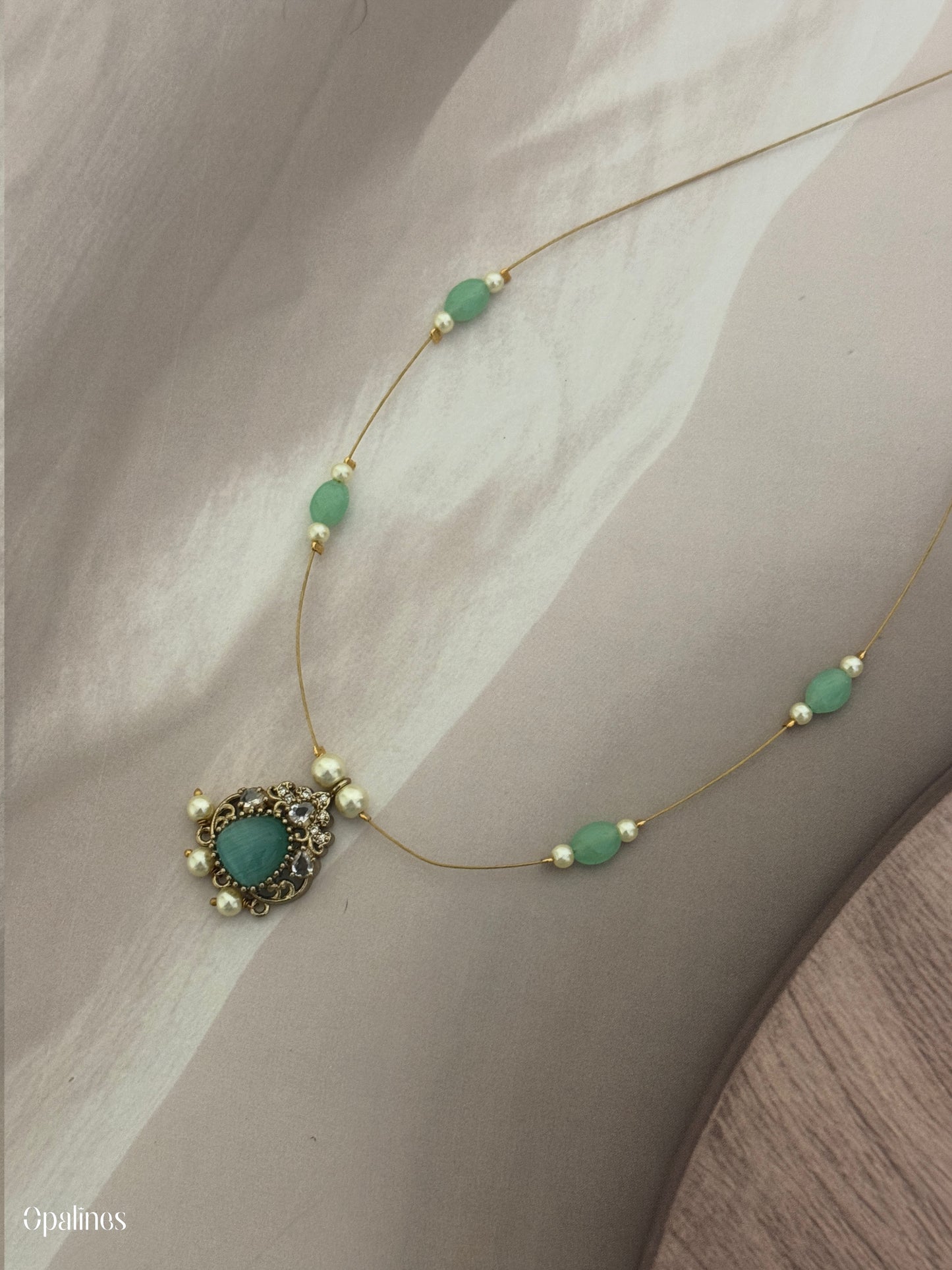 Trending Invisible Chain With Pendant