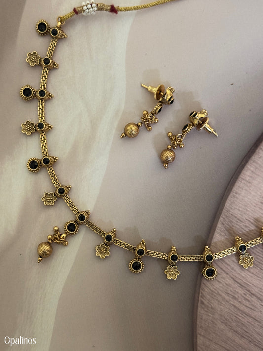 Trendy Choker Necklace With Earrings