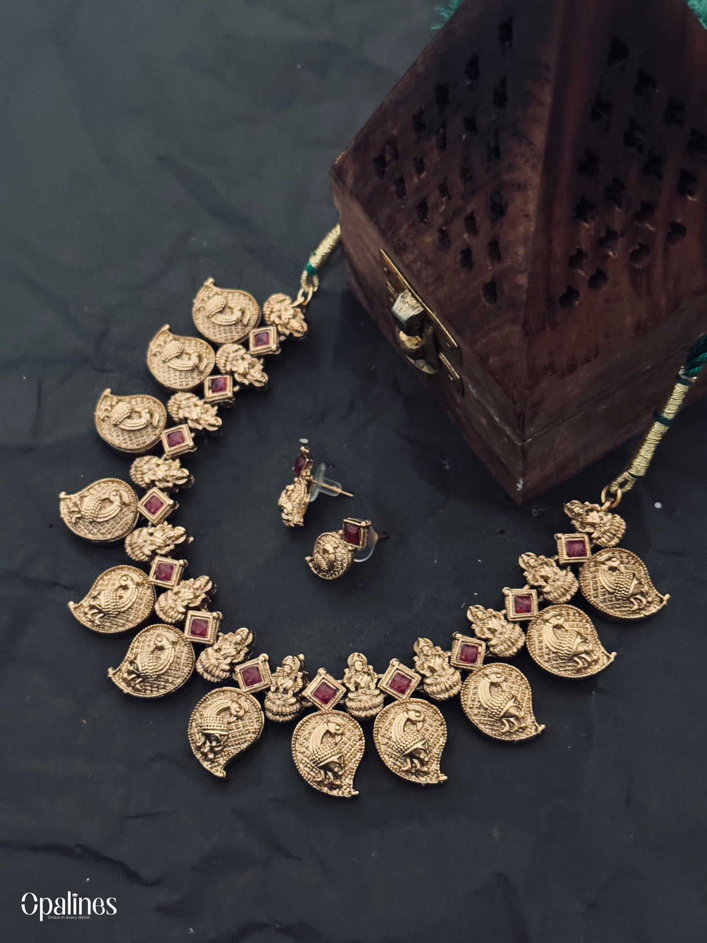 Premium Traditional Necklace With Earrings